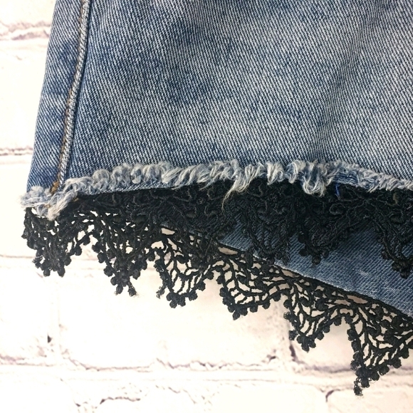 FREE PEOPLE Button Fly Cut Off Denim Shorts Size 25 - Picture 5 of 10